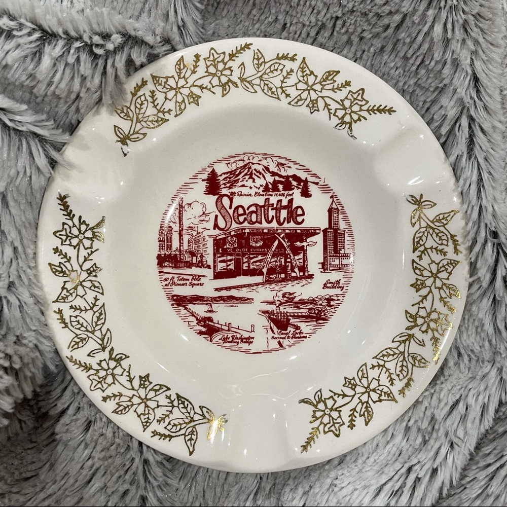 Vintage Seattle Ceramic Ashtray Mt Rainier Pioneer Square Ye Old Curiosity Shop